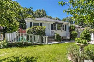 204 Springdale Dr, Hauppauge, NY 11779-6061