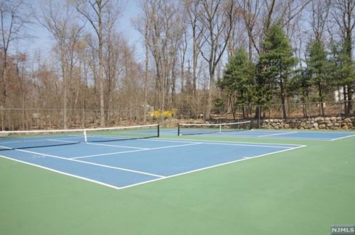 2904 Mark Twain Way, Mahwah NJ  07430-3429 exterior