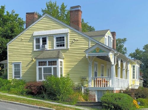 195 Montgomery St, Newburgh, NY 12550-3757