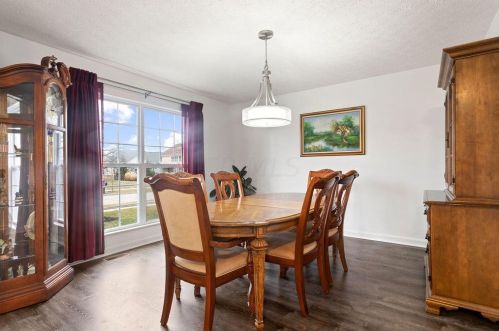 2831 Crosshurst Ct, Darbydale OH  43123-8087 exterior