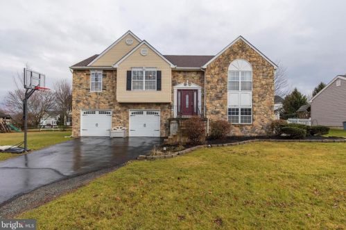 6110 Hearthstone Dr, Pipersville, PA 18947-1065