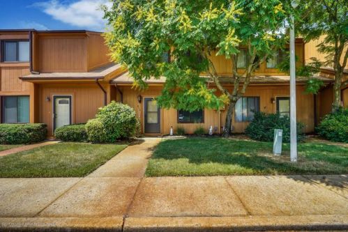 912 Sandra Pl, Bricktown, NJ 08724-7043
