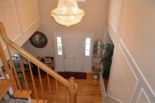 2 Drake Ln, White Plains NY  10607-2215 exterior