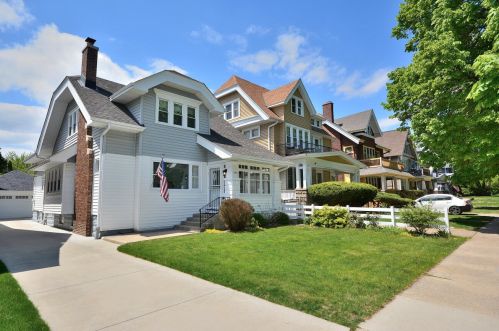 1517 52, Milwaukee WI 53214-5322 exterior