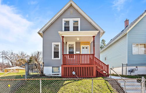 2858 24th St, Milwaukee, WI 53206-1109