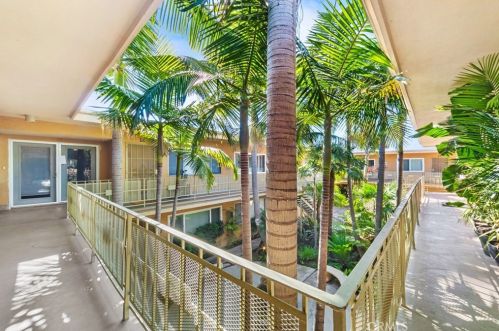 3025 5th St, Long Beach CA  90802-2049 exterior