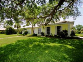 1903 Bayshore Rd, Nokomis, FL 34275-1417