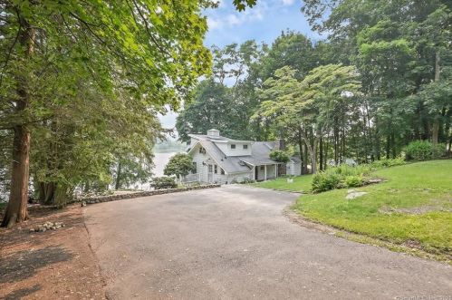 93 Boulevard Dr, Danbury CT  06810-7254 exterior