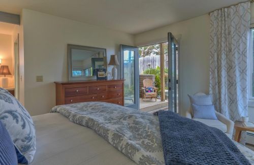 1136 Beacon Ave, Del Monte Park CA  93950-2106 exterior