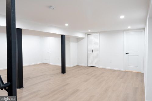 18 Soden Ct, Trenton NJ  08620-2963 exterior