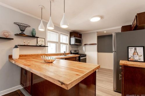 53 Grant St, Milford CT 06460-5310 exterior