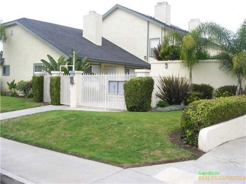 1024 Laguna Dr, Carlsbad CA 92008-1875 exterior