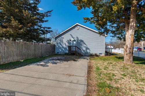 402 6th St, Laurel DE  19956-1363 exterior