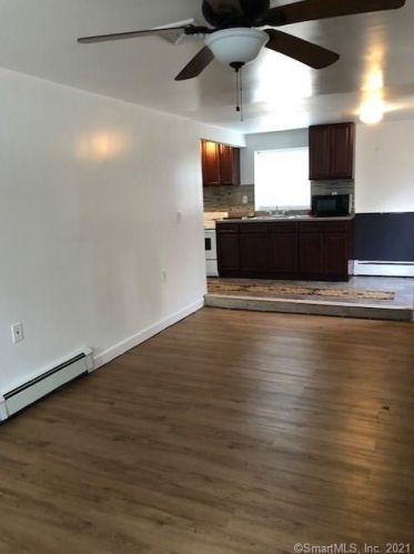 21 Rolling Wood Dr, Bridgeport CT  06611-4925 exterior