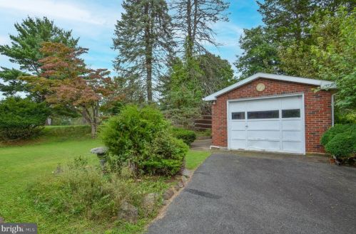 1475 Detweiler Ave, Hellertown, PA 18055-1157