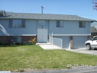 4702 Washington St, Kennewick WA  99337-5229 exterior