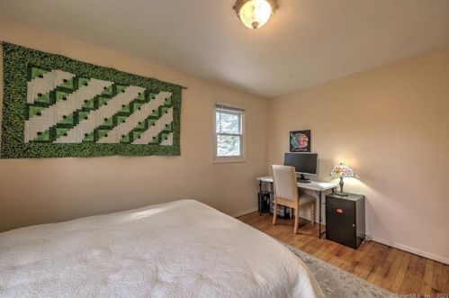 25 Wayne Rd, Milford CT  06460-3843 exterior