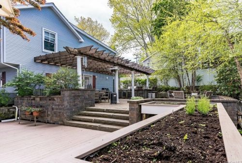 227 Willow Dr, Mahopac, NY 10541-1124