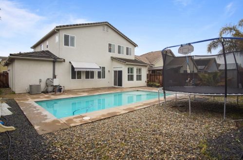 5812 Homewood Way, Riverbank CA  95367-9550 exterior