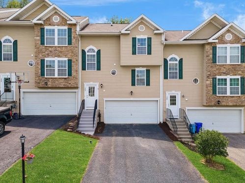 1202 Canterbury Dr, Imperial, PA 15126-9175