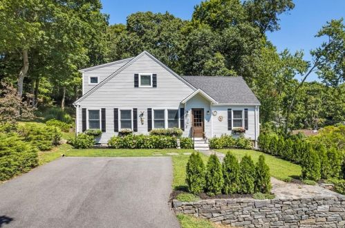 16 Parker Ter, Essex, CT 06426-1061