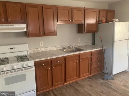 27 Wood St, West Deptford NJ  08066-1444 exterior