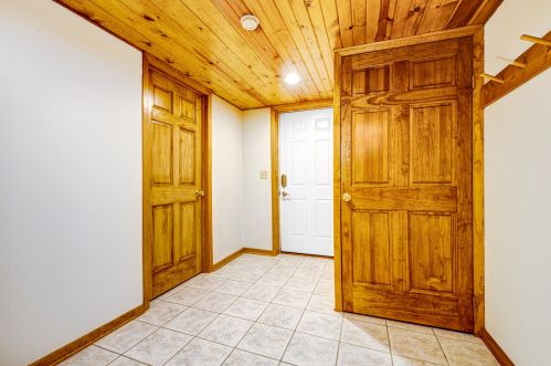 2717 Beaumont Ave, Waterford WI  53185-4933 exterior