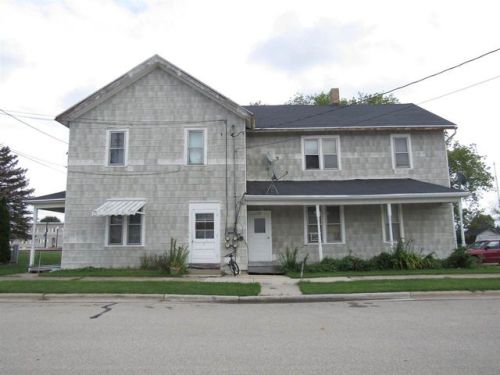 20 5th St, Hilbert, WI 54129-9108