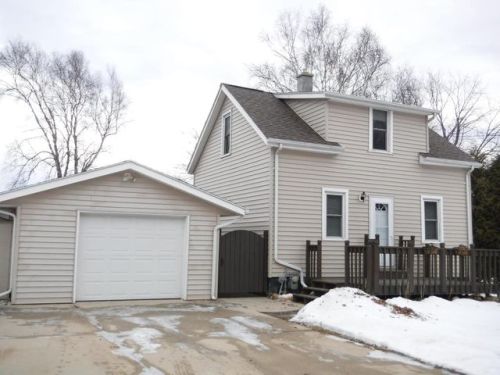 4141 Springhill Dr, Manitowoc, WI 54220-3541