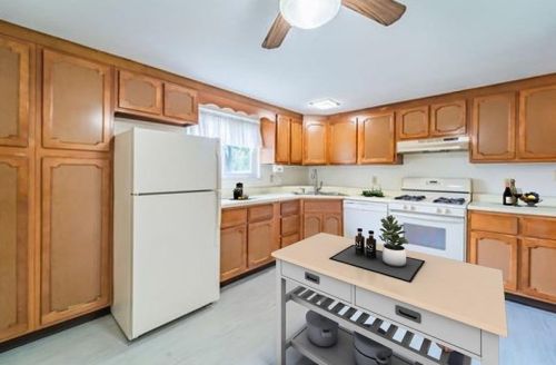87 Stella Dr, Trafford, PA 15085-1618