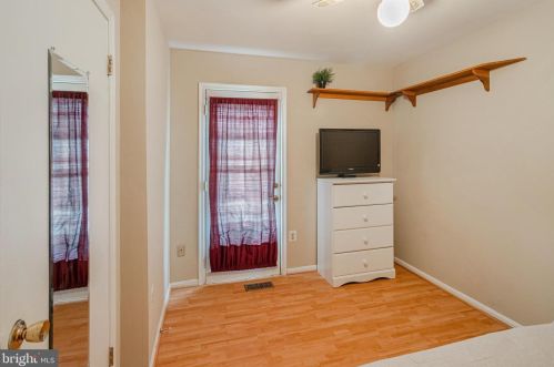 5624 Reardon Ln, Woodbridge VA  22193-3756 exterior