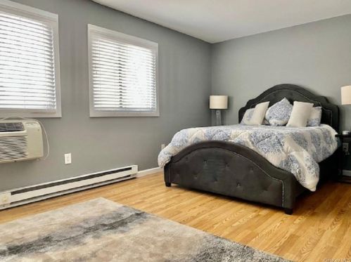 45 Scarborough Ln, New Hamburg, NY 12590-5175
