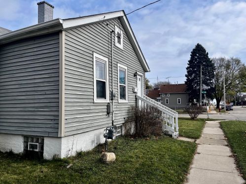 806 45th St, Kenosha, WI 53140-5718