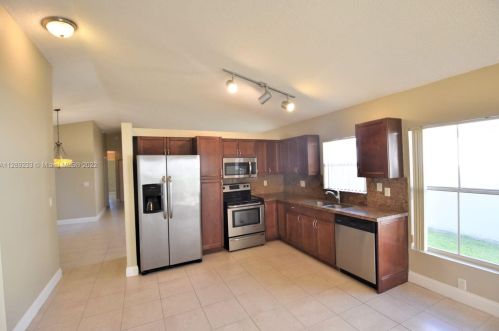 18466 22nd St, Hollywood FL  33029-3810 exterior