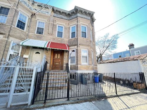 74-10 88th Rd, Jamaica NY  11421-2319 exterior