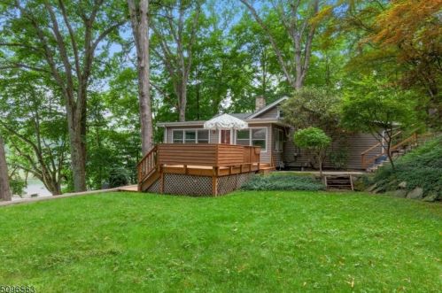 165 Cupsaw Dr, Skyline Lakes NJ  07456-2303 exterior