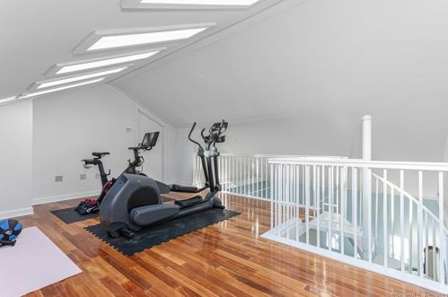 46 Merriland Rd, Stamford CT  06903-1717 exterior