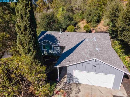 3301 Glenly Rd, Oakland CA  94605-4115 exterior