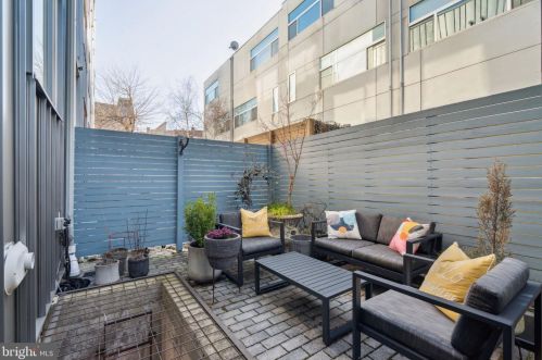 1114 Bodine St, Philadelphia PA  19147-5306 exterior