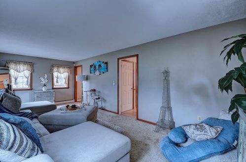 9 Still Field Rd, Manchester CT  06040-6355 exterior