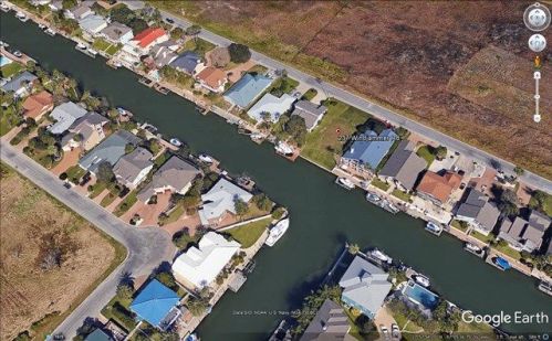 237 Windjammer St, Rockport, TX 78382-9766
