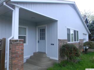 508 1st St, Silverton, OR 97381-2106