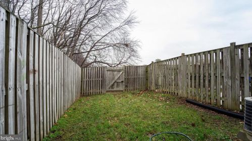 8320 Bark Tree Ct, Springfield VA  22153-3828 exterior