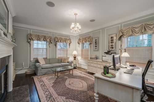 33 Farmstead Ln, Muttontown NY  11545-2601 exterior