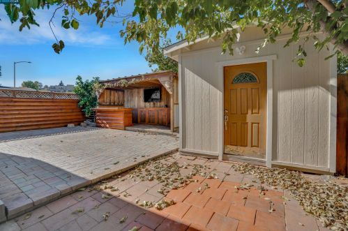 616 Bounty Dr, West Pittsburg CA  94565-2962 exterior