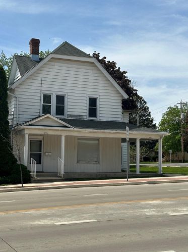 229 Main St, Waterford, WI 53185-4131