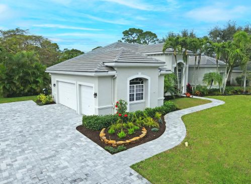 887 Forest Glen Ln, West Palm Beach, FL 33414-6329