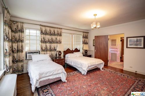 501 Vine St, Victoria TX exterior