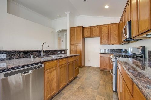 7539 Shelby St, Elk Grove, CA 95758-7237