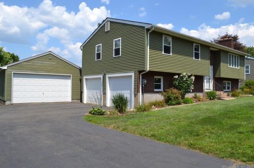 146 Hummingbird Dr, Kensington, CT 06037-2409